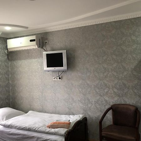 Guest House Tasunia 쿠타이시 외부 사진