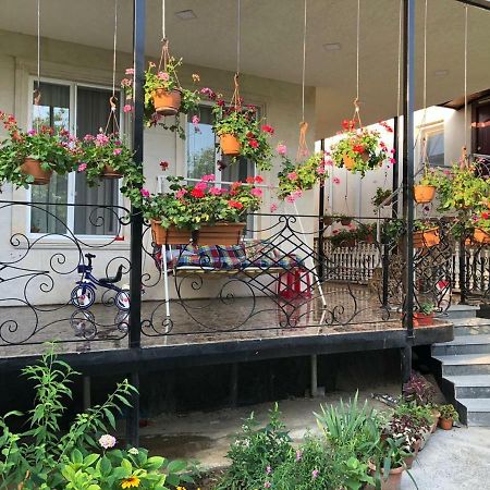 Guest House Tasunia 쿠타이시 외부 사진