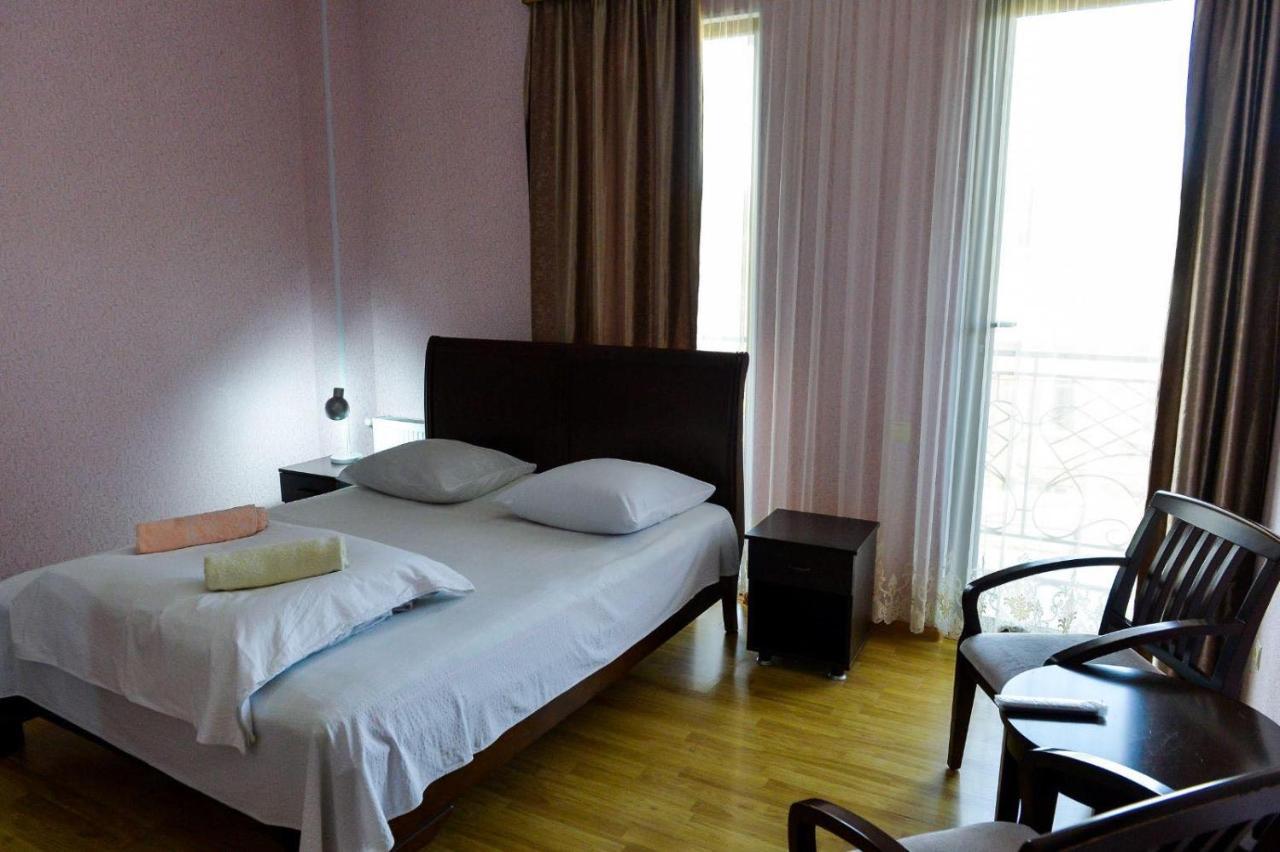 Guest House Tasunia 쿠타이시 외부 사진