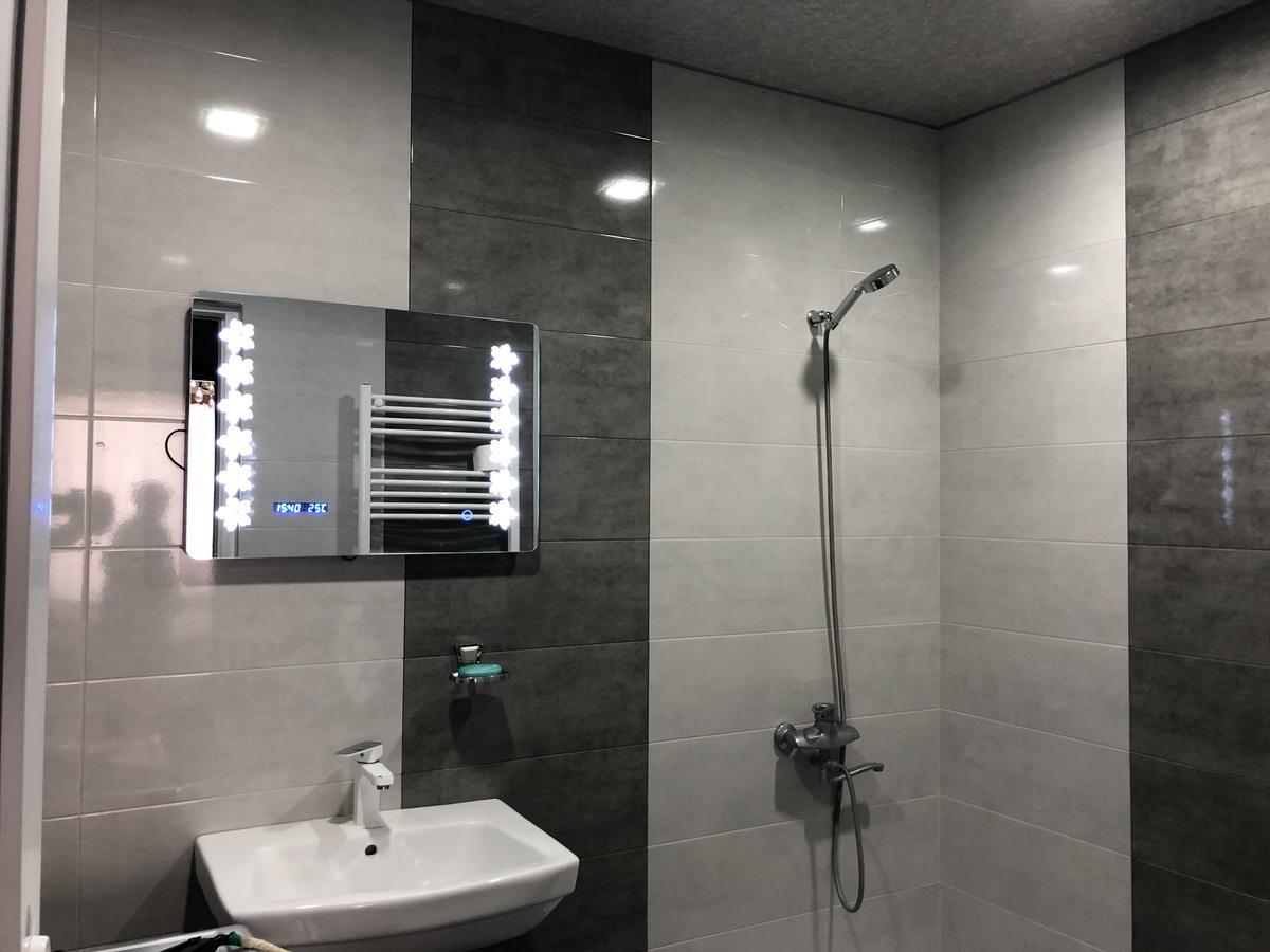 Guest House Tasunia 쿠타이시 외부 사진