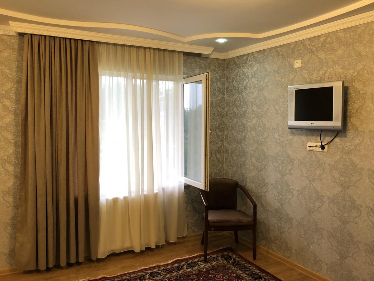 Guest House Tasunia 쿠타이시 외부 사진