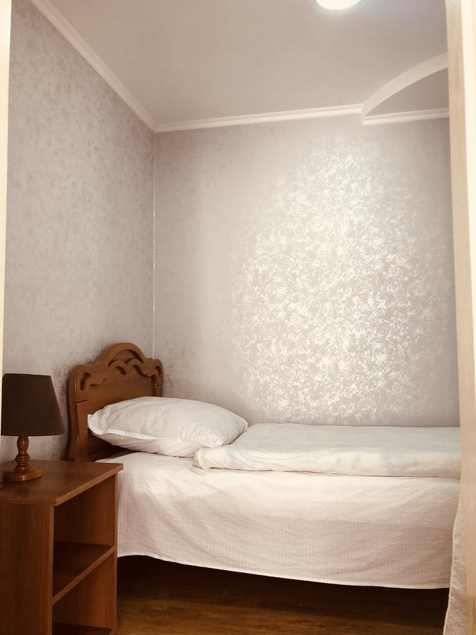 Guest House Tasunia 쿠타이시 외부 사진