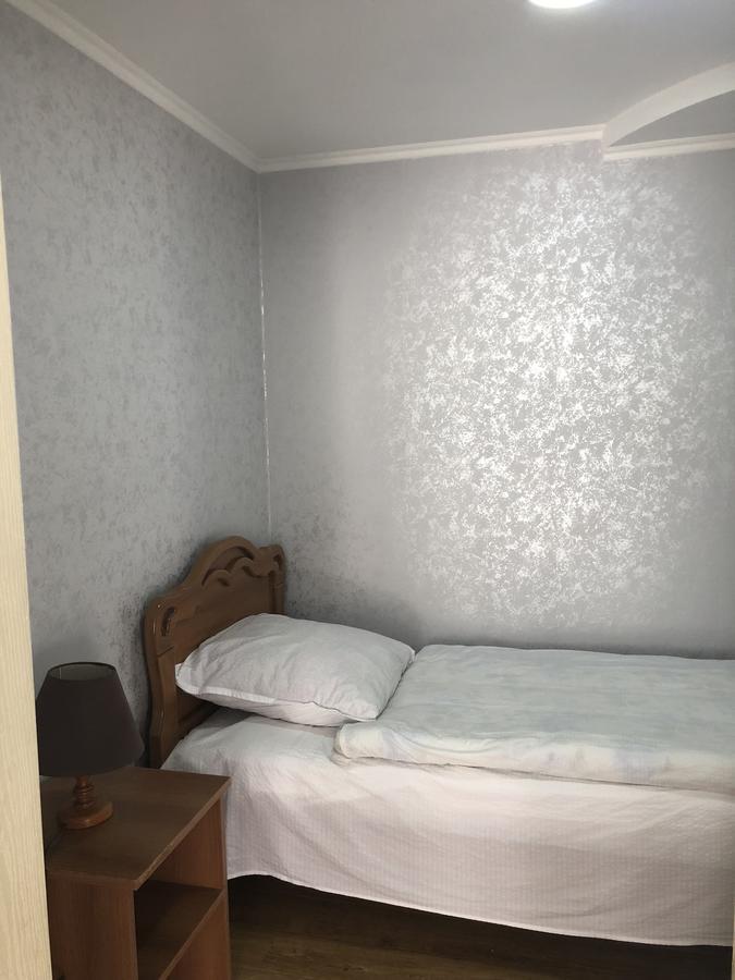 Guest House Tasunia 쿠타이시 외부 사진