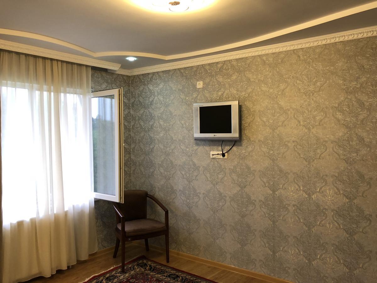 Guest House Tasunia 쿠타이시 외부 사진
