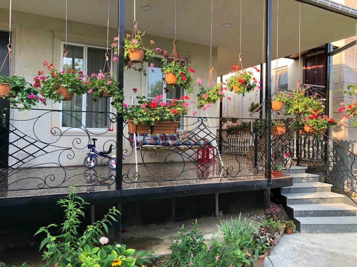Guest House Tasunia 쿠타이시 외부 사진
